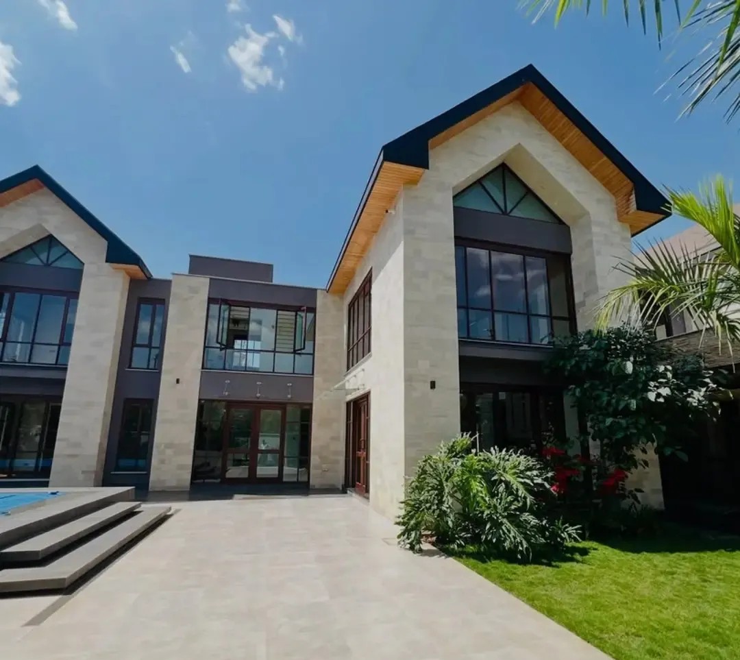 Runda, Nairobi, Kenya County, Kenya Elegant Family Mansion . — for sale in 