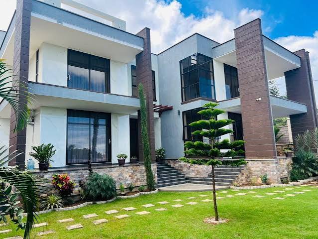 5Bedrooms-Kabalagala, Kampala Uganda — for sale in Kabalagala is located about 6 kilometres (3.7 miles) southeast of the central business district of Kampala, Uganda