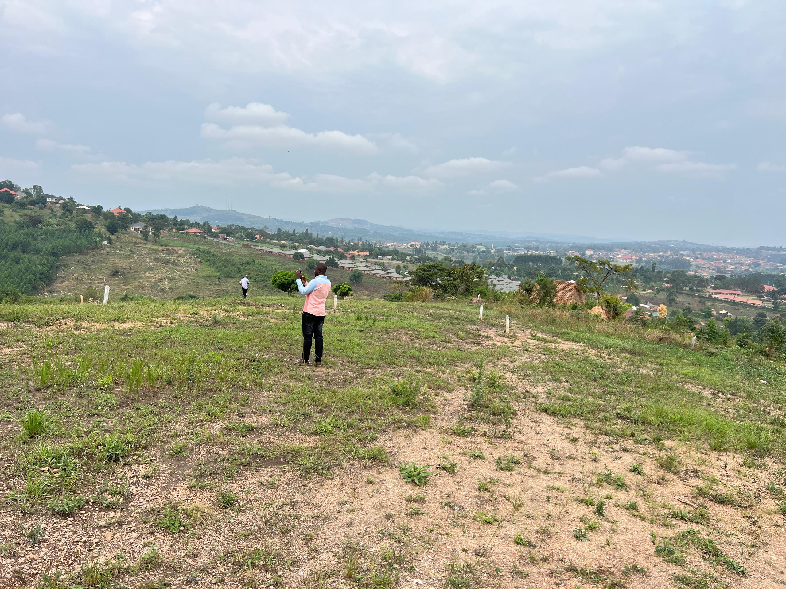 50X100FT PLOTS ON SALE AT WAKISO BUKALANGO VERY CLOSE TO TARMAC WITH READY LAND TITLES UGANDA — for sale in BUKALANGO Kampala