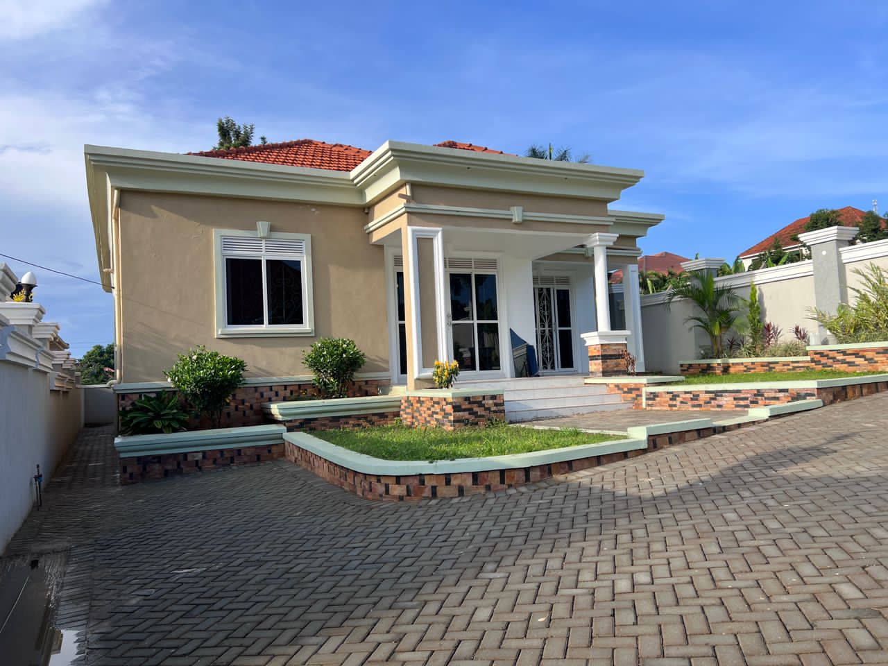 New House in Namagoma, with 3 bedrooms for sale. It is located off of Masaka Road Uganda — for sale in Namagoma Masaka Kampala Town